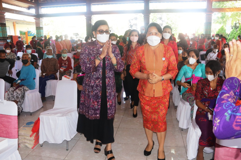 "Menyapa dan Berbagi" di Badung, Ny. Seniasih Giri Prasta Terima Kunja TP PKK Provinsi Bali